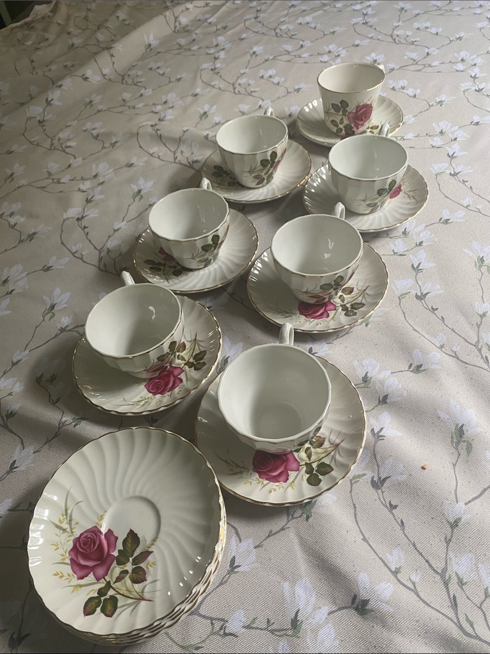 Fine Porcelain Rose Teacup and Saucer Set in Pink (7 set and 4 extra saucers.